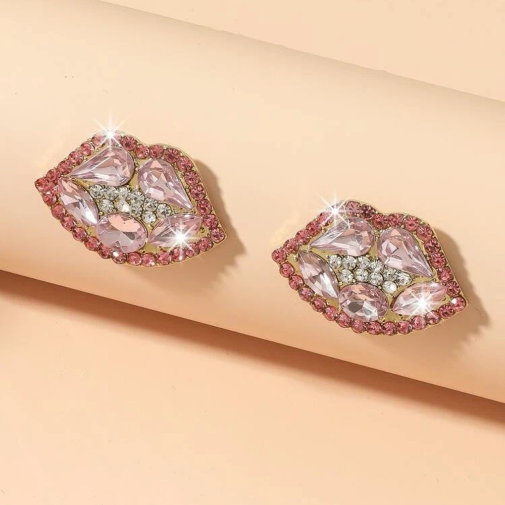👄 Awesome Large Jeweled Lips Stud Earrings 👄